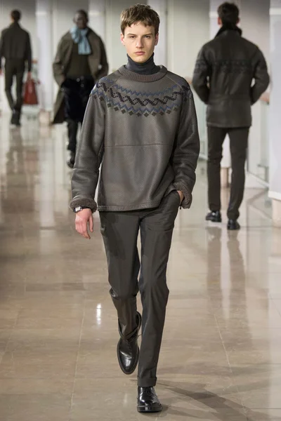 Look 23